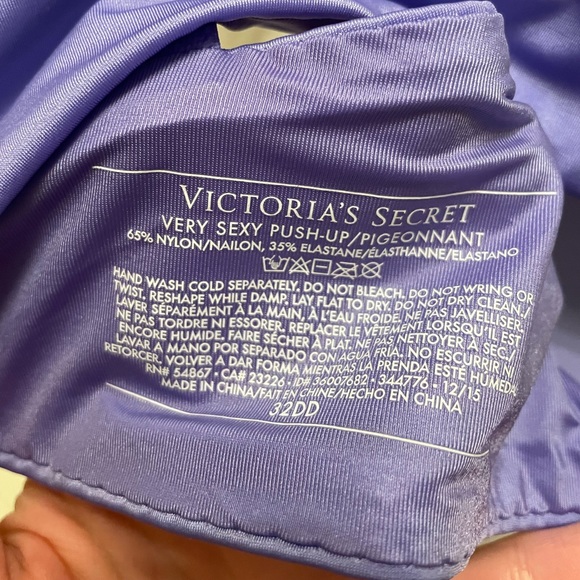 Victoria’s Secret Very Sexy Push Up Bra - Picture 3 of 4
